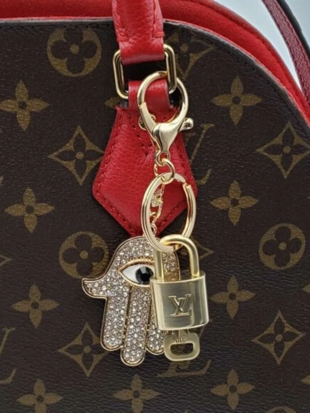 LV Authentic Gold Padlock 🔒 Key Set w/ Unbranded Evil Eye Keychain Charm